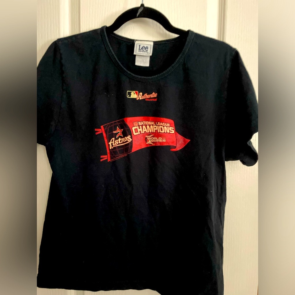 Vintage 2005 ladies national league champions World Series shirt.